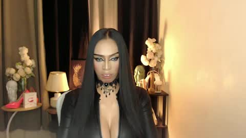 Snapshot of darksoul_mistress chatting on 02/28/25, 12:32 HAPPY BIRTHDAY MISTRESS MADRIANA online show from 02/28/25, 12:32