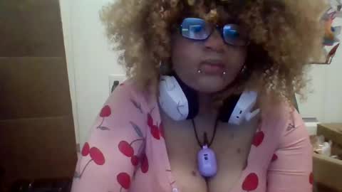 Snapshot of darksundaze chatting on 06/18/26, 11:42 DarkSundaze online show from 06/18/26, 11:42