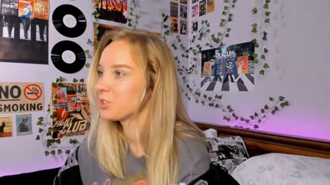 Snapshot of darleneferran chatting on 12/13/24, 12:20 lina online show from 12/13/24, 12:20