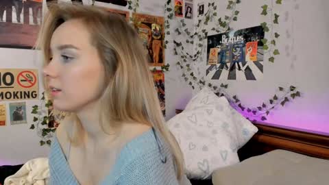 Snapshot of darleneferran chatting on 12/14/24, 01:39 lina online show from 12/14/24, 01:39