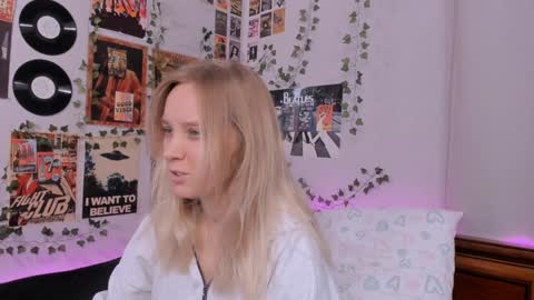 Snapshot of darleneferran chatting on 12/16/24, 08:26 lina online show from 12/16/24, 08:26