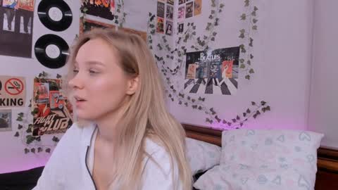 Snapshot of darleneferran chatting on 12/16/24, 11:28 lina online show from 12/16/24, 11:28