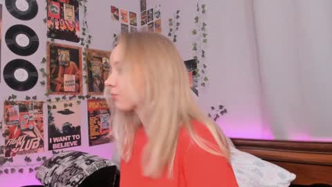 Snapshot of darleneferran chatting on 12/18/24, 08:25 lina online show from 12/18/24, 08:25