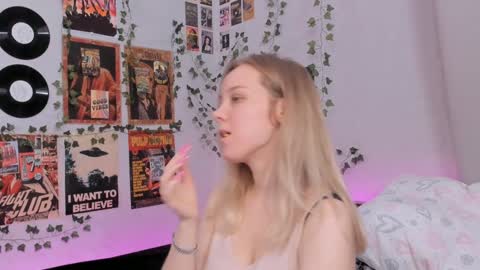 Snapshot of darleneferran chatting on 12/20/24, 08:34 lina online show from 12/20/24, 08:34