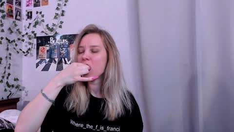 Snapshot of darleneferran chatting on 12/23/24, 08:47 lina online show from 12/23/24, 08:47