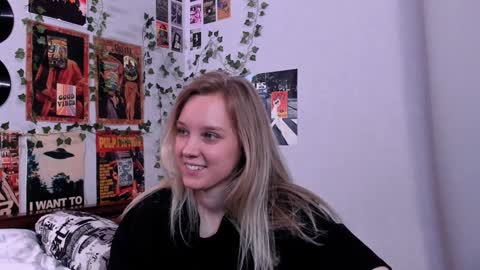 Snapshot of darleneferran chatting on 12/24/24, 02:54 lina online show from 12/24/24, 02:54