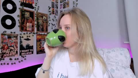 Snapshot of darleneferran chatting on 12/26/24, 09:04 lina online show from 12/26/24, 09:04