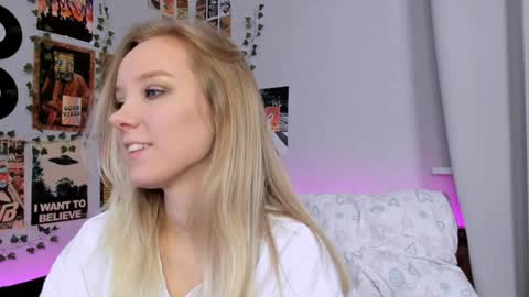 Snapshot of darleneferran chatting on 12/27/24, 12:07 lina online show from 12/27/24, 12:07