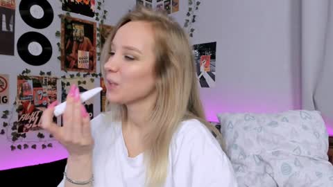 Snapshot of darleneferran chatting on 12/27/24, 03:09 lina online show from 12/27/24, 03:09