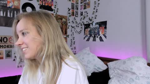 Snapshot of darleneferran chatting on 12/27/24, 06:14 lina online show from 12/27/24, 06:14