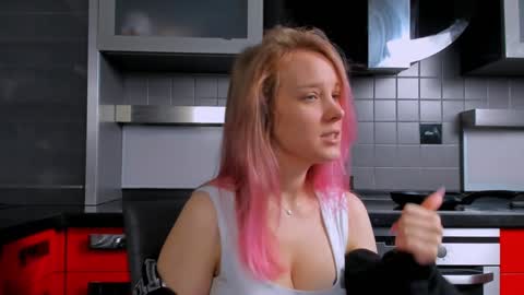 Snapshot of darleneferran chatting on 12/29/24, 08:26 lina online show from 12/29/24, 08:26