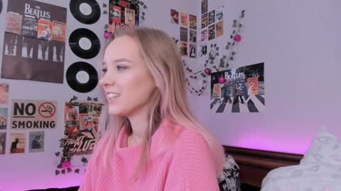 Snapshot of darleneferran chatting on 01/06/25, 02:15 lina online show from 01/06/25, 02:15