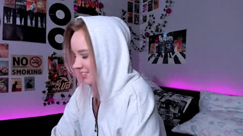 Snapshot of darleneferran chatting on 01/06/25, 08:18 lina online show from 01/06/25, 08:18