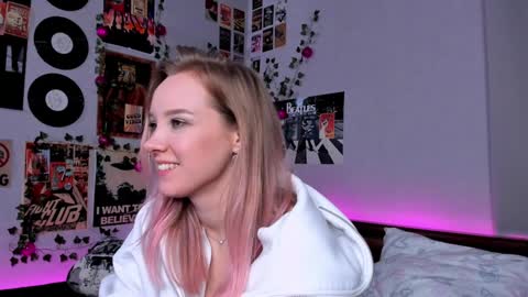 Snapshot of darleneferran chatting on 01/07/25, 02:42 lina online show from 01/07/25, 02:42