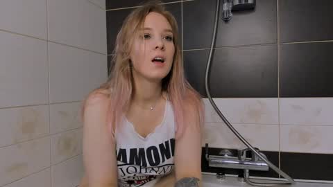 Snapshot of darleneferran chatting on 01/07/25, 08:42 lina online show from 01/07/25, 08:42