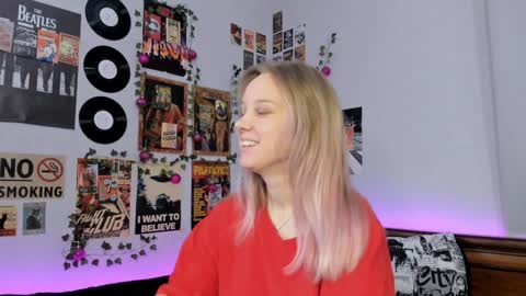 Snapshot of darleneferran chatting on 01/08/25, 09:01 lina online show from 01/08/25, 09:01