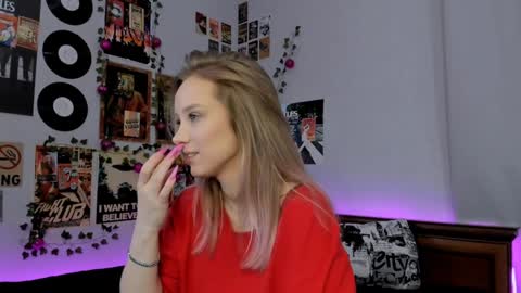 Snapshot of darleneferran chatting on 01/09/25, 12:03 lina online show from 01/09/25, 12:03