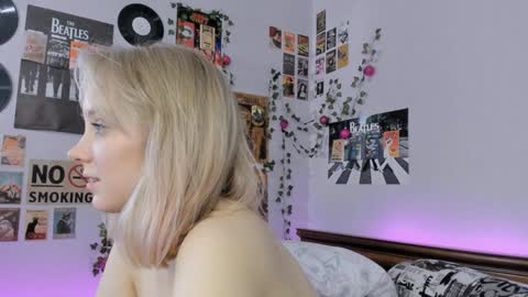 Snapshot of darleneferran chatting on 01/14/25, 02:40 lina online show from 01/14/25, 02:40