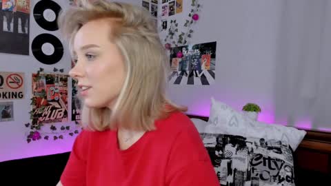 Snapshot of darleneferran chatting on 01/14/25, 11:48 lina online show from 01/14/25, 11:48