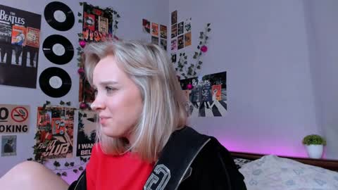 Snapshot of darleneferran chatting on 01/17/25, 02:29 lina online show from 01/17/25, 02:29