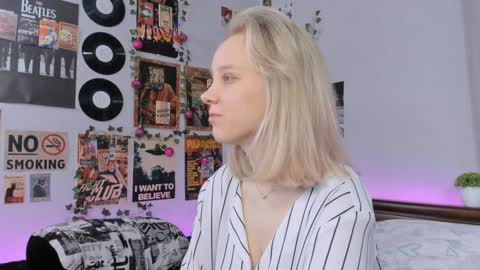 Snapshot of darleneferran chatting on 01/17/25, 08:55 lina online show from 01/17/25, 08:55