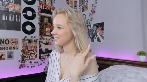 Snapshot of darleneferran chatting on 01/18/25, 12:02 lina online show from 01/18/25, 12:02