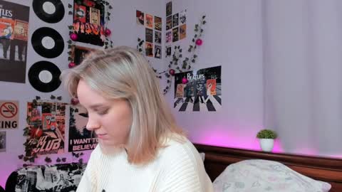 Snapshot of darleneferran chatting on 01/22/25, 02:37 lina online show from 01/22/25, 02:37