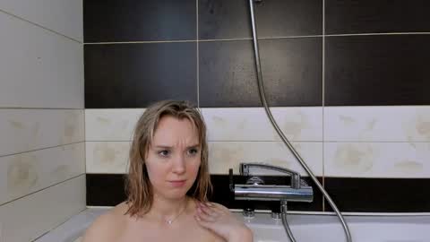 Snapshot of darleneferran chatting on 01/24/25, 11:34 lina online show from 01/24/25, 11:34