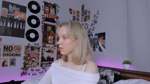 Snapshot of darleneferran chatting on 01/25/25, 08:42 lina online show from 01/25/25, 08:42