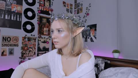 Snapshot of darleneferran chatting on 01/25/25, 11:43 lina online show from 01/25/25, 11:43