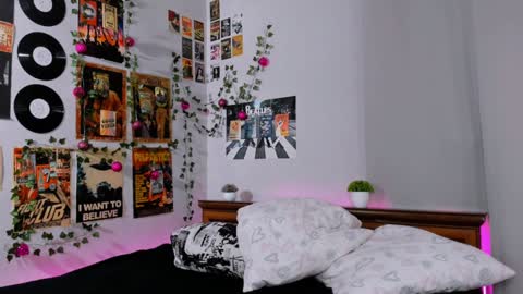 Snapshot of darleneferran chatting on 01/28/25, 11:28 lina online show from 01/28/25, 11:28