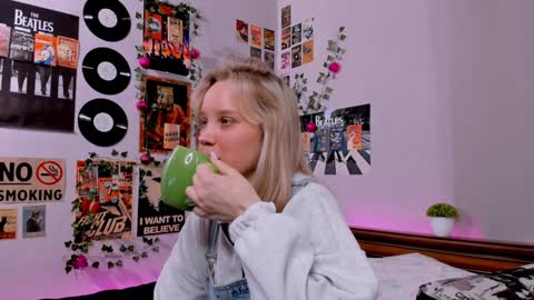 Snapshot of darleneferran chatting on 01/29/25, 08:46 lina online show from 01/29/25, 08:46