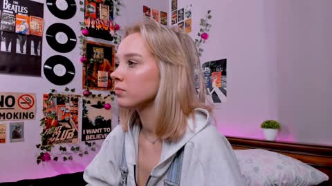 Snapshot of darleneferran chatting on 01/30/25, 03:00 lina online show from 01/30/25, 03:00