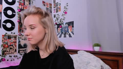 Snapshot of darleneferran chatting on 02/02/25, 02:48 lina online show from 02/02/25, 02:48