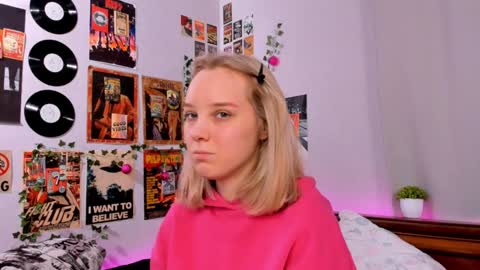 Snapshot of darleneferran chatting on 02/04/25, 09:10 lina online show from 02/04/25, 09:10