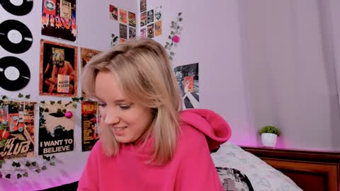 Snapshot of darleneferran chatting on 02/05/25, 03:23 lina online show from 02/05/25, 03:23