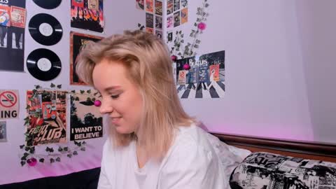 Snapshot of darleneferran chatting on 02/08/25, 02:47 lina online show from 02/08/25, 02:47