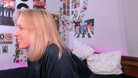 Snapshot of darleneferran chatting on 02/09/25, 02:49 lina online show from 02/09/25, 02:49