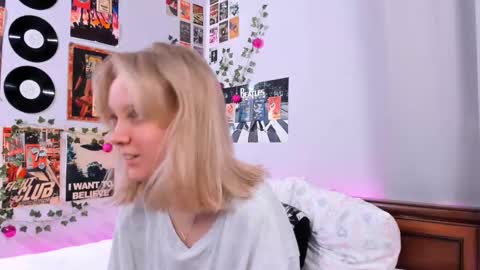 Snapshot of darleneferran chatting on 02/12/25, 08:29 lina online show from 02/12/25, 08:29