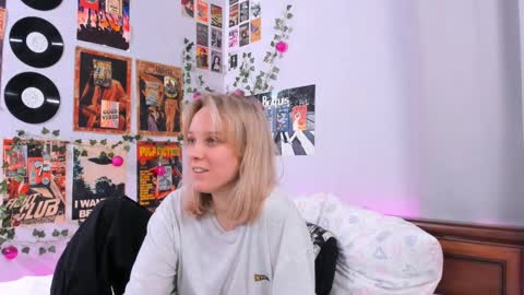 Snapshot of darleneferran chatting on 02/12/25, 11:30 lina online show from 02/12/25, 11:30