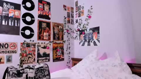 Snapshot of darleneferran chatting on 02/14/25, 11:42 lina online show from 02/14/25, 11:42