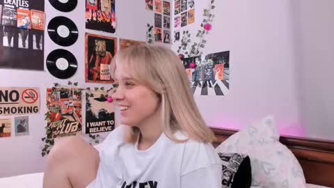 Snapshot of darleneferran chatting on 02/18/25, 11:19 lina online show from 02/18/25, 11:19