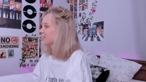 Snapshot of darleneferran chatting on 02/19/25, 08:20 lina online show from 02/19/25, 08:20