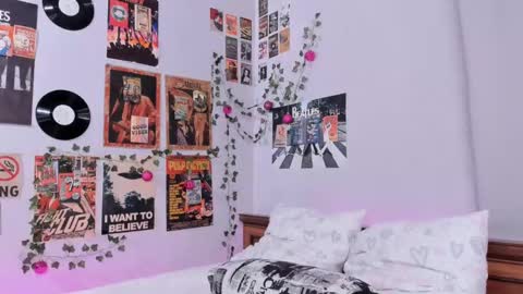 Snapshot of darleneferran chatting on 02/21/25, 08:38 lina online show from 02/21/25, 08:38