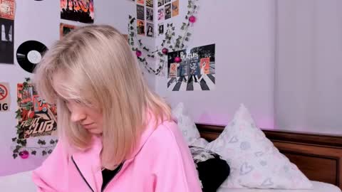 Snapshot of darleneferran chatting on 02/24/25, 09:41 lina online show from 02/24/25, 09:41