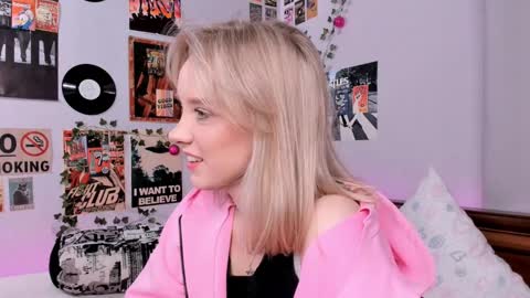 Snapshot of darleneferran chatting on 02/25/25, 12:47 lina online show from 02/25/25, 12:47