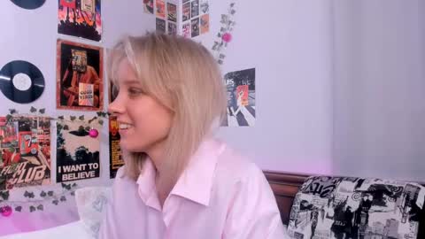 Snapshot of darleneferran chatting on 02/25/25, 08:30 lina online show from 02/25/25, 08:30