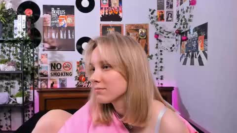 Snapshot of darleneferran chatting on 03/03/25, 12:04 lina online show from 03/03/25, 12:04