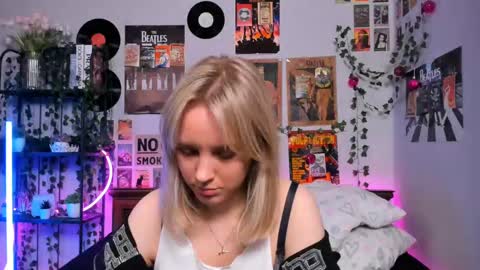 Snapshot of darleneferran chatting on 03/07/25, 09:06 lina online show from 03/07/25, 09:06