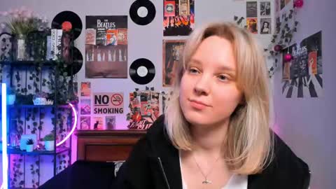 Snapshot of darleneferran chatting on 03/08/25, 12:11 lina online show from 03/08/25, 12:11